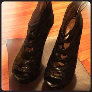 FINAL SALE🔥Elie Tahari🔥 Snakeskin Bootie